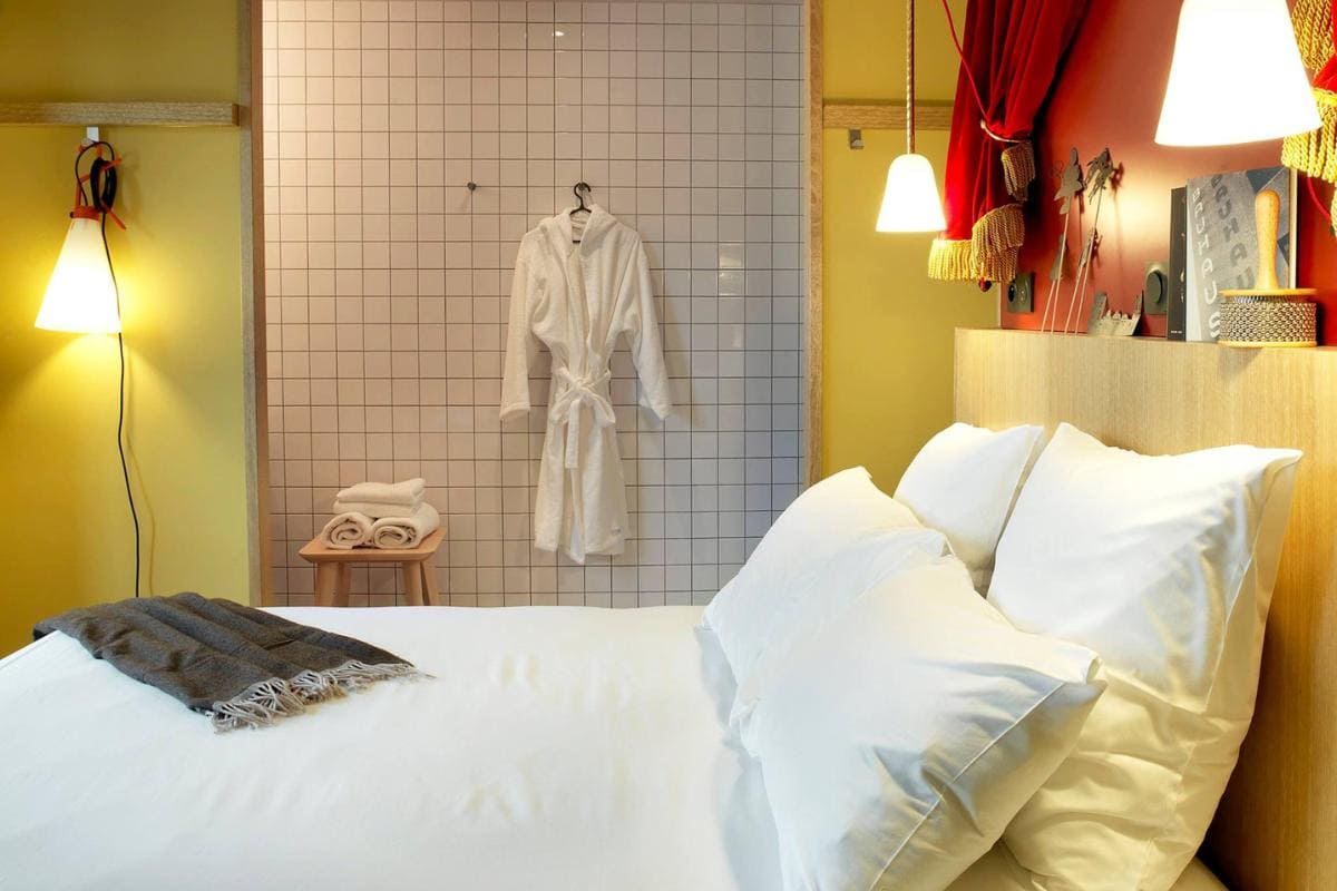 MOB-HOTEL-3.jpg